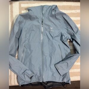 Women’s Arc’teryx rain coat size L